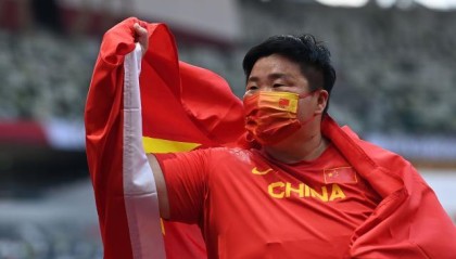 掷地有金“四朝元老”终圆梦 巩立姣登上最高领奖台